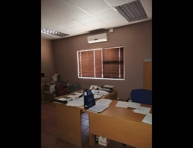 902M² BUILDING FOR SALE IN VAALPARK